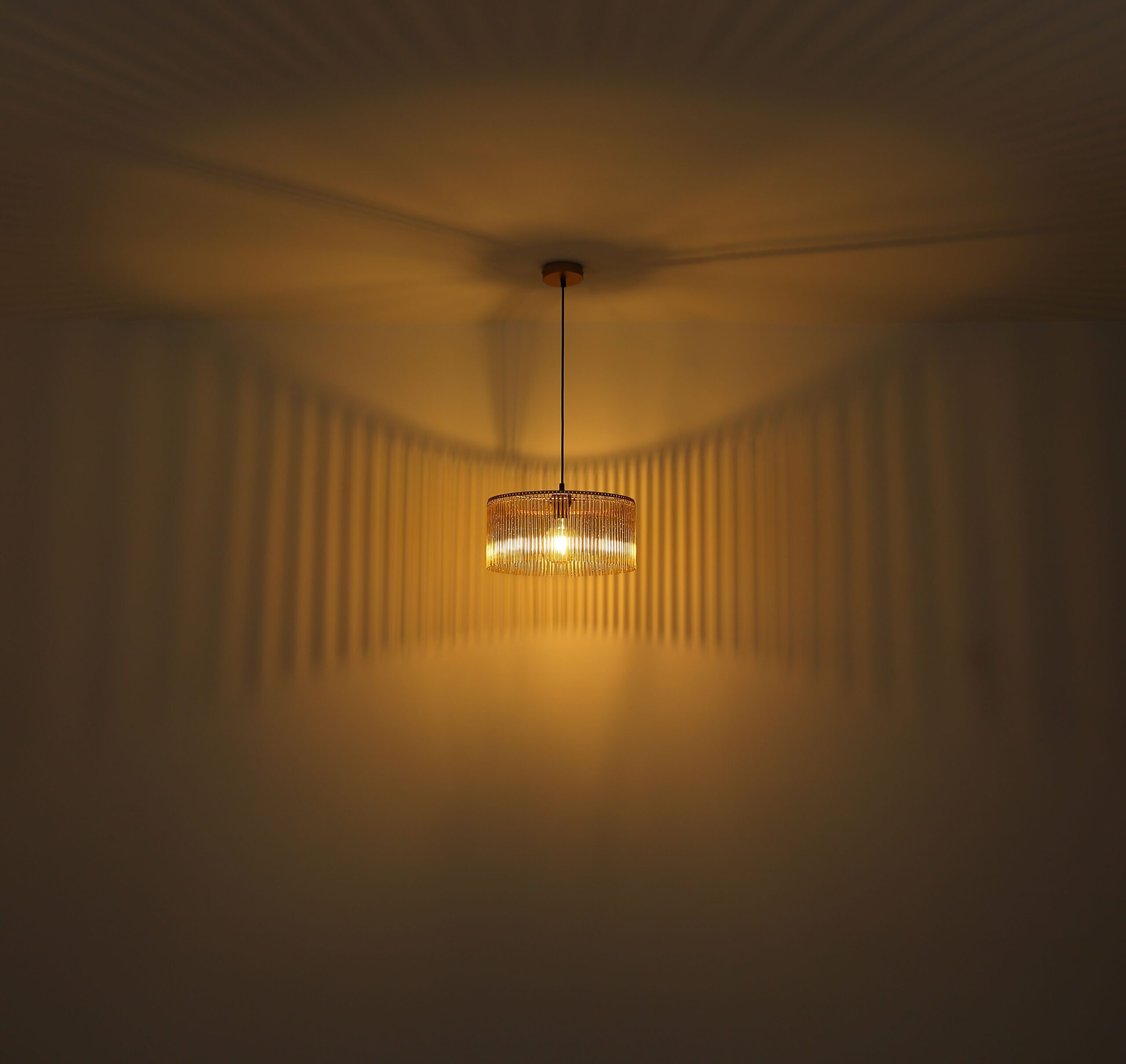 Suspension moderne avec abat-jour élégant en verre fumé Leeds – Image 6