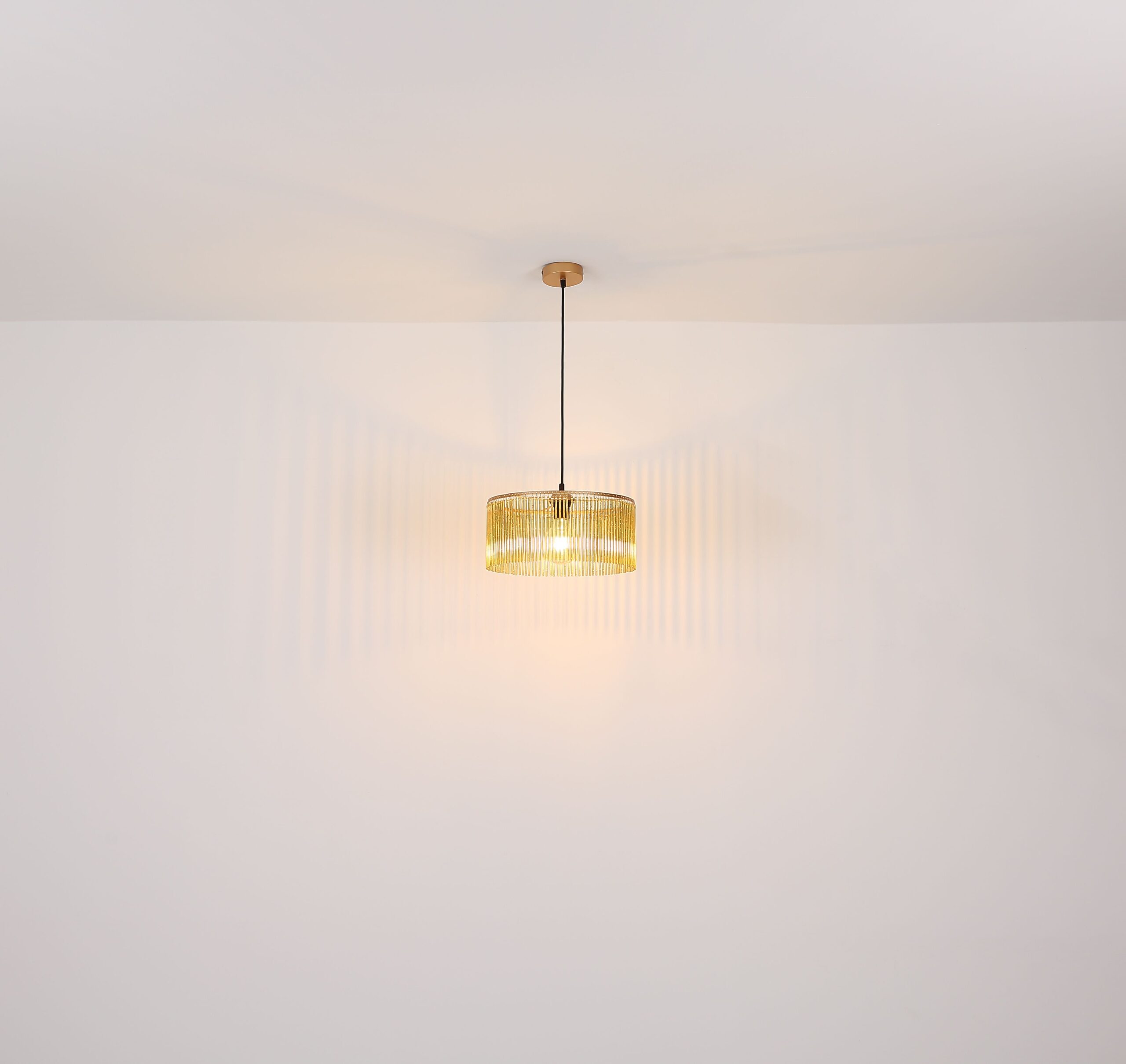 Suspension moderne avec abat-jour élégant en verre fumé Leeds – Image 7