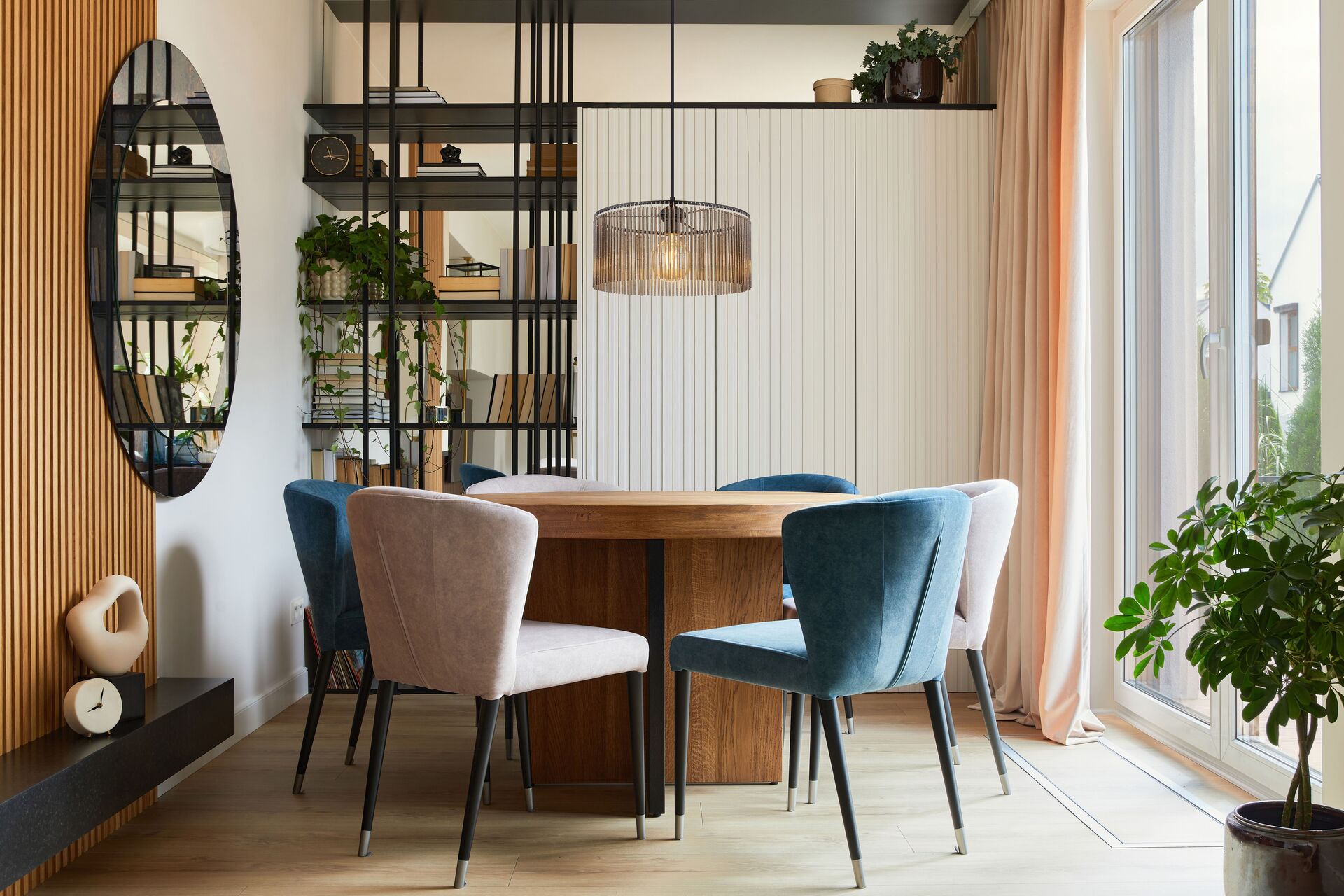Suspension moderne avec abat-jour élégant en verre fumé Leeds – Image 9